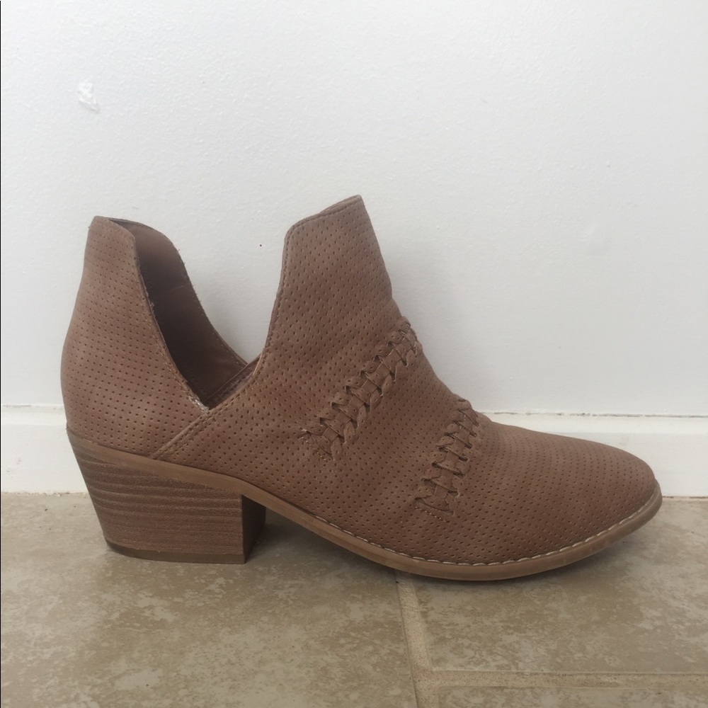 Universal Threads Booties